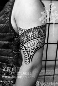 modello di braccio Totem tatuaggio linea