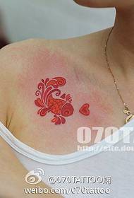 consigliato un bellissimo modello di tatuaggio squisita clavicola