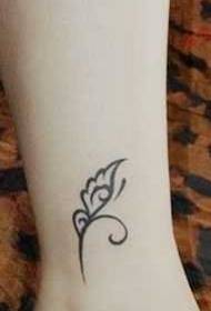 patrún tattoo féileacáin chos