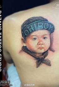 modello di tatuaggio ritratto spalla figlio
