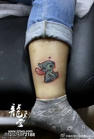 risanka majhen vzorec tetovaže živali na gležnju
