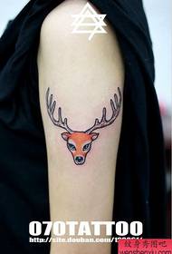 iphethini le-deer tattoo engalweni enkulu