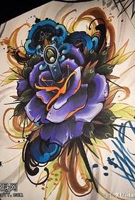 malowane fioletowy wzór tatuażu