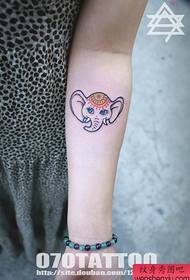 I-tattoo enhle yendlovu engalweni