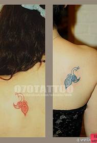 beleco reen unu Elstara malgranda pavo tatuaje mastro
