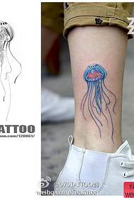 populiarus gražus medūzų tatuiruotės modelis ant kulkšnies