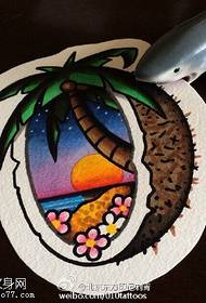 Kraštovaizdžio tatuiruotės raštas dažytame kokoso apvalkale
