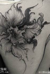 modello tatuaggio spalla peonia fiore
