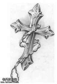 Modello classico bellissimo tatuaggio croce