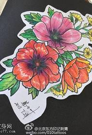 brazo brillante tatuaje floral patrón