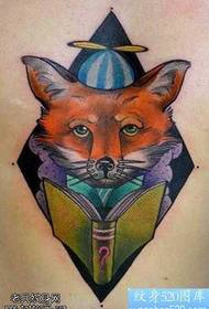 Rokasgrāmatas Fox tetovējums modelis