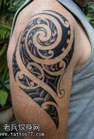 arm knap totem tatoeëringpatroon