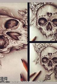 siaubo kaukolės rankraštinio tatuiruotės modelis