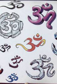 Un ensemble de dessins de tatouage manuscrit en relief sanskrit partagés par des images de spectacle de tatouage