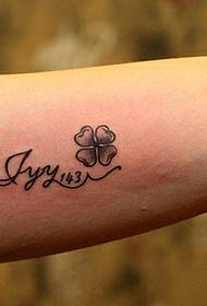 ручни узорак тетоваже дјетелине с четири листа