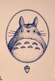koomiksipunkti kujuline Totoro tätoveeringu käsikirjamuster