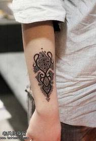 Tema di tatuaggio di braccio Totem