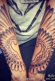 Tatuering showbild rekommenderade ett arm ving tatuering mönster