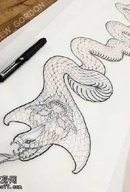 手稿素描蛇纹身图案