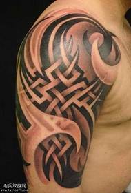 modello di braccio totem tatuaggio semplice
