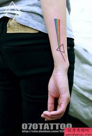 un patrón de tatuaxe de triángulo de personalidade popular