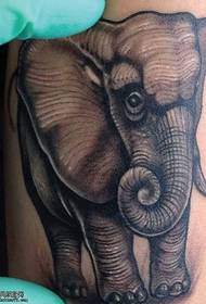 un motif de tatouage réaliste d'éléphant 167563-back un motif de tatouage mécanique 3D réaliste