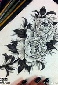 modello classico tatuaggio floreale manoscritto