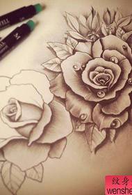 skaisti populārs rožu tetovējuma manuskripts