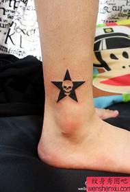 girls legs small and exquisite five-pointed star and skull tattoo pattern