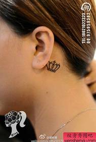 Meisjesoor klein en populair totem kroon tattoo-patroon