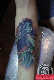 ku garaac sawir quruxsan oo quruxsan oo loo yaqaan Zombie tattoo tattoo