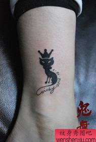 mergaičių kojos mielas totemas mažos lapės tatuiruotės modelis