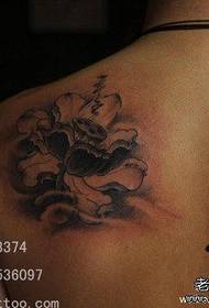 chłopcy ramiona popularny klasyczny czarno-szary wzór tatuażu lotosu