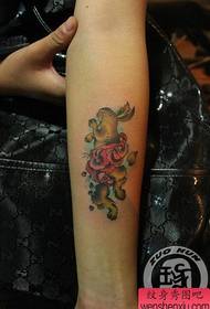 panangan pola pola tattoo bunny leutik