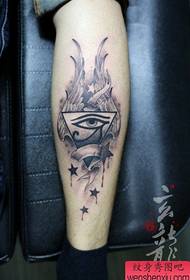 Kaki pola tato mata Horus klasik yang populer