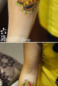girl's arm cool and beautiful color crown tattoo pattern
