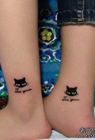 लड़की के पैर प्यारा बिल्ली का बच्चा टैटू पैटर्न