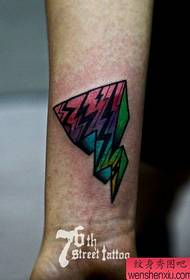 рака една Кула шема на тетоважи на молња во боја