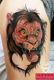 il tatuaggio del veterano ha raccomandato un'immagine del tatuaggio del leone in stile scuola