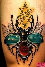 Veterán tetování doporučuje barevné tetování hmyzu funguje