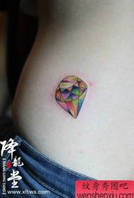 Divan uzorak dijamant tetovaža struka