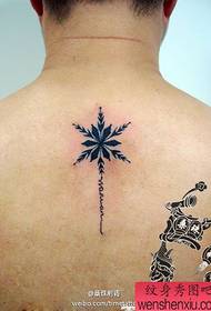 mannelijke terug mooie sneeuwvlok tattoo patroon