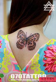 un bellissimo modello di tatuaggio tatuaggio farfalla collo
