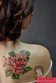 belles épaules belle nouvelle école motif floral de tatouage