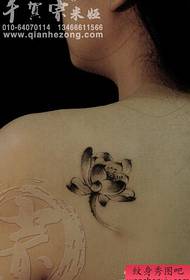 bell model de tatuatge de lotus de tinta a les nenes