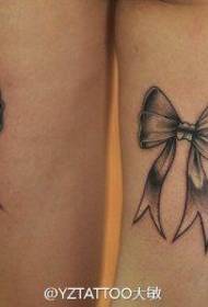ຄວາມງາມຂາທີ່ມີຄວາມນິຍົມຊັດເຈນຮູບແບບ tattoo bow