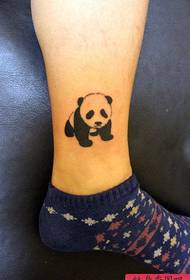 nigheanan cute pàtran beag tatù panda
