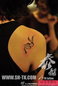 дівчата плечі маленький і милий кролик татуювання візерунок