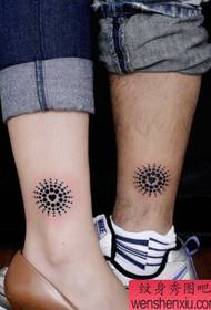 un patró de tatuatge de parella de turmells