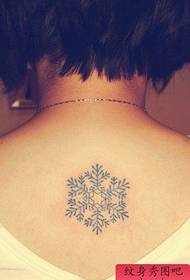 motif de tatouage flocon de neige petit et clair filles